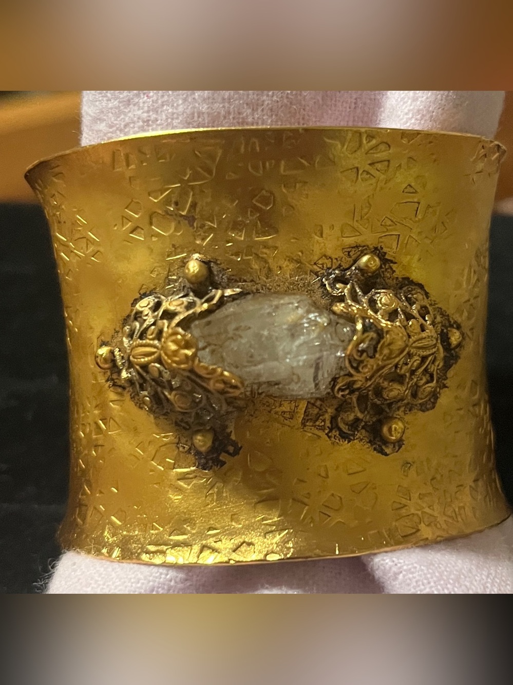 Vintage Barbosa Collection
24K Gold Plated Raw
Quartz Crystal WideStatement Cuff